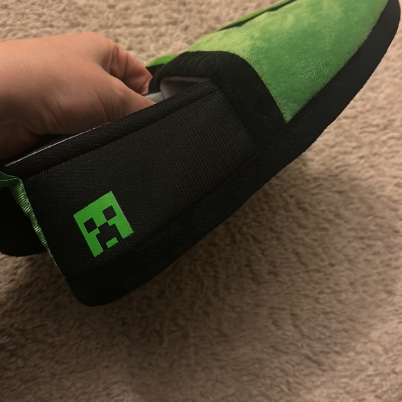 Minecraft Slippers 4-5 - Picture 4 of 7